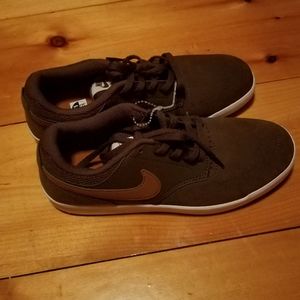 New Boys Brown Nike sneakers size 5.5y